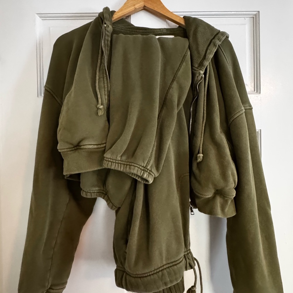 Elwood Green Hoodie & Joggers